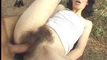 Зрелая чернокожая шлюха с целлюлитной анусом скачет на пенисе сожителя